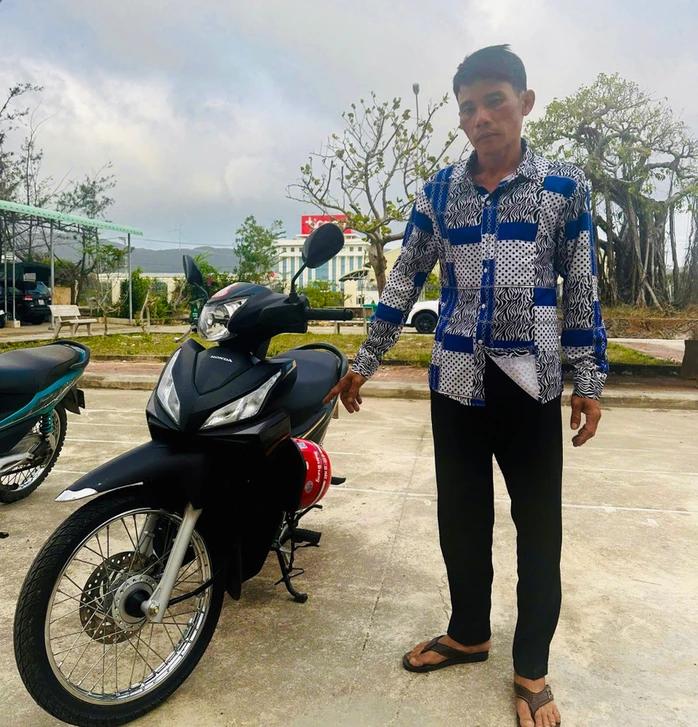 盗窃烈士陵园财物犯罪嫌疑人被抓获 偷走了价值近 1100 万越南盾的铝门和祭坛物