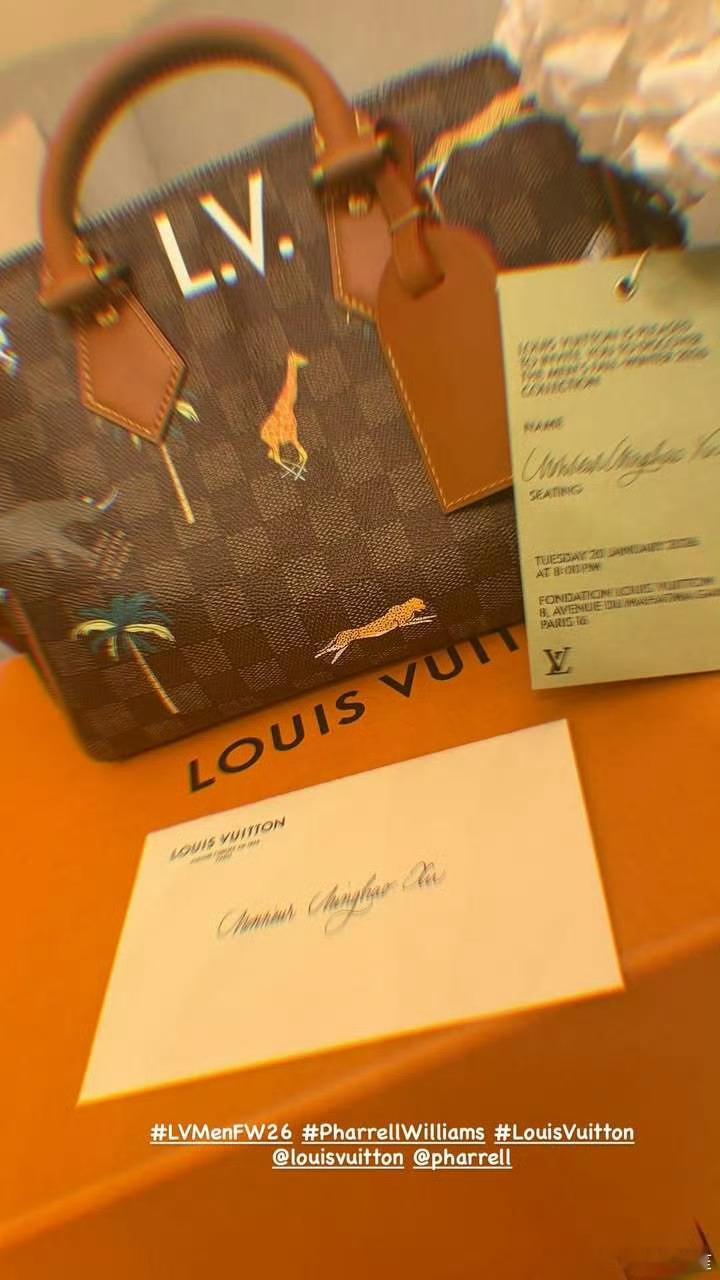 徐明浩ins晒LV邀请函，路易威登大秀马上开始了，期待The 8 xi的新造型，