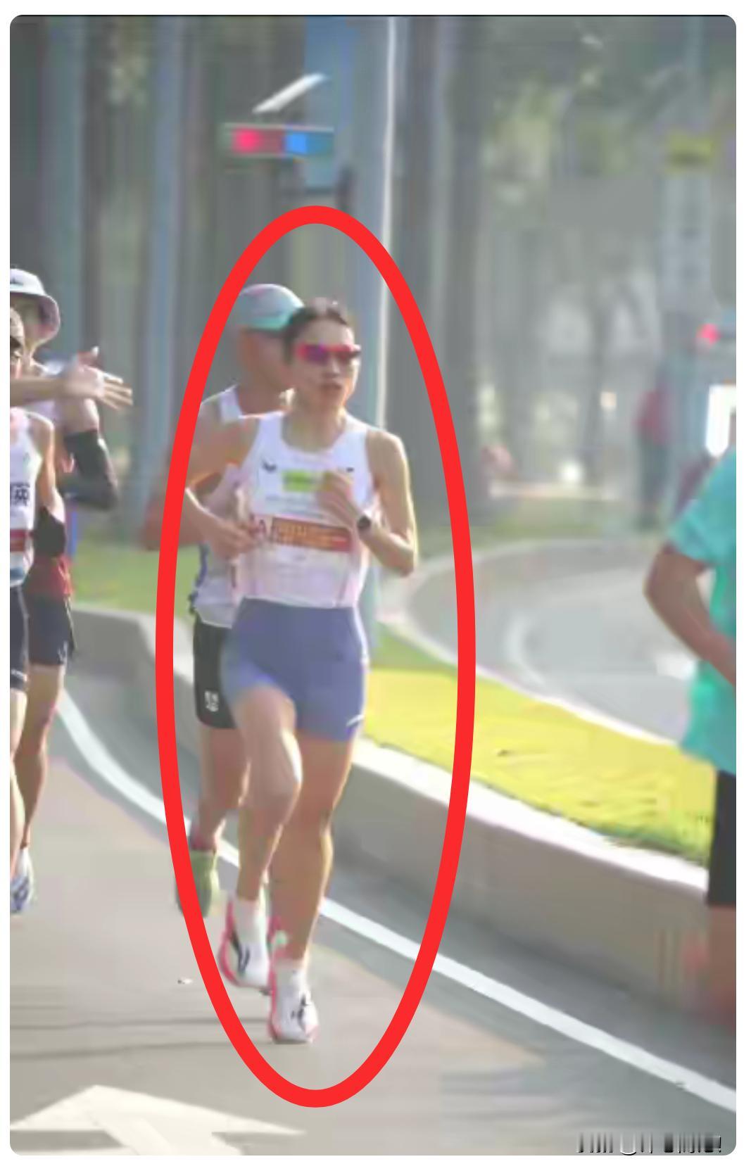 “最快女护士”张水华，近50天密集参加5场马拉松，在收获超22万元奖金的同时，也