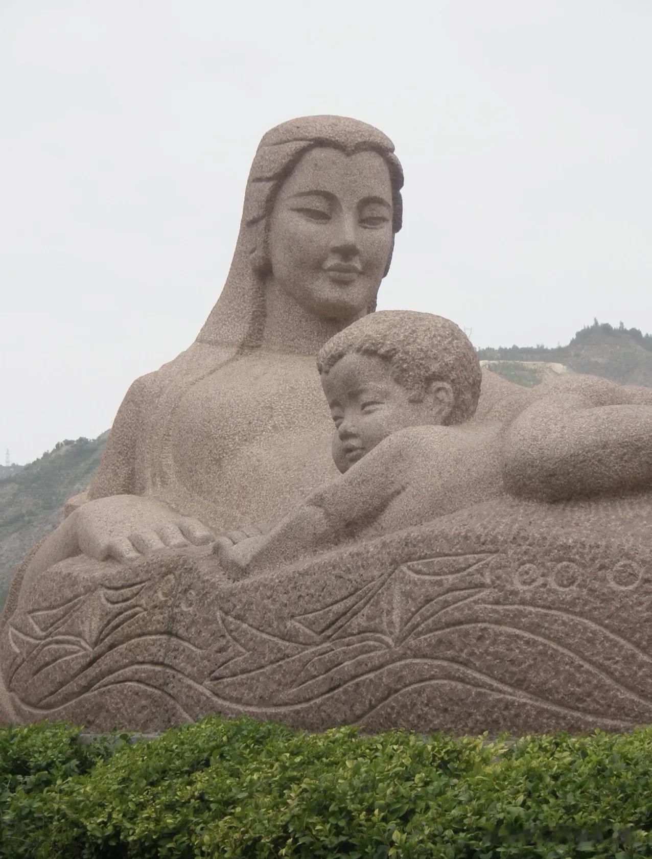 时隔十六年同一位置同一景色的对比
这是位于兰州市内的两个著名景点～黄河母亲雕像和