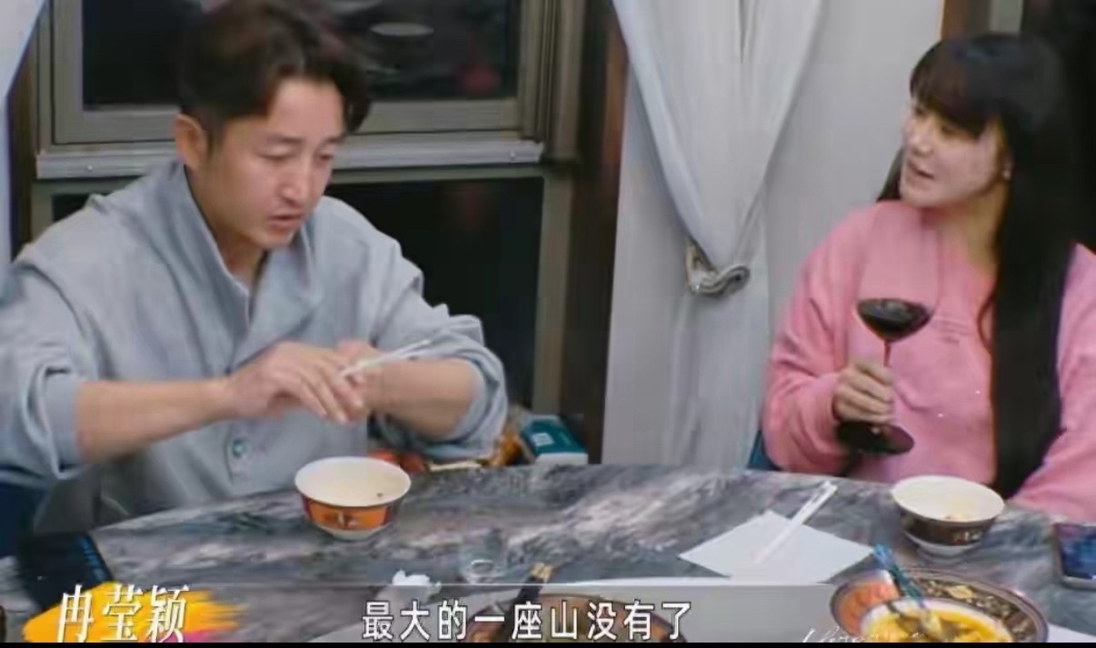 邹市明冉莹颖已还清3家银行欠款差不多得了，网友不是他们play的一环，赚钱亏钱和