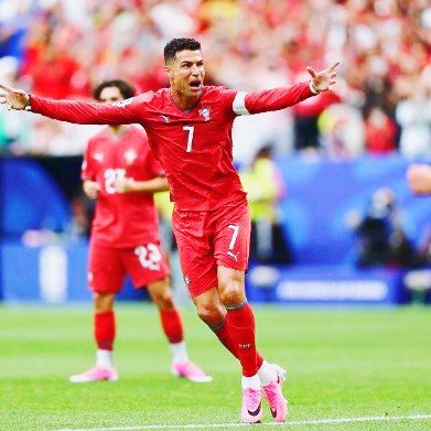 数据不会撒谎，传奇自有回响！⚽️当C罗在美加墨世界杯的赛场上把球送进网窝，那一刻