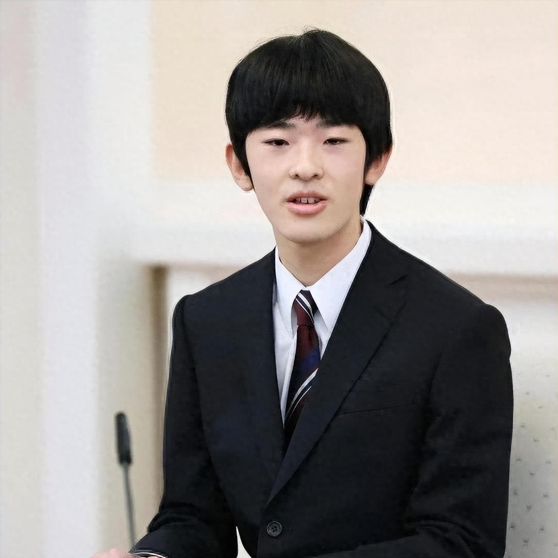 126代天皇，传了1500年，到现在只剩3个男性继承人。一个89岁，一个59岁，