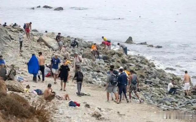 6万摩洛哥非法移民冲进西班牙飞地休达时，西班牙国民警卫队没敢下狠手；可等他们吃不