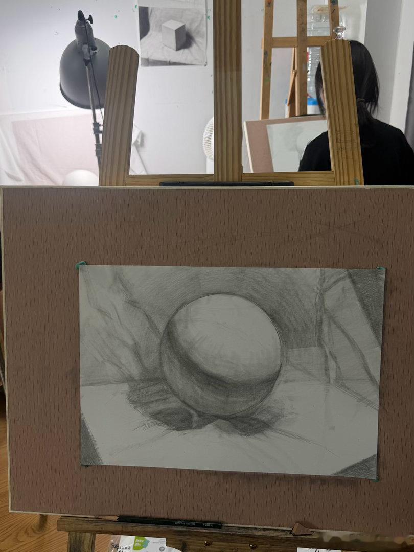 花了20万学到的素描是什么样子的？刚到的新学员画第一张作品，在给她改画前和她浅聊