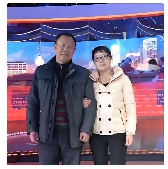 那个拿2500块供我读大学的陌生人，等我当上律师去找他，他“跑路”了！

余梅这
