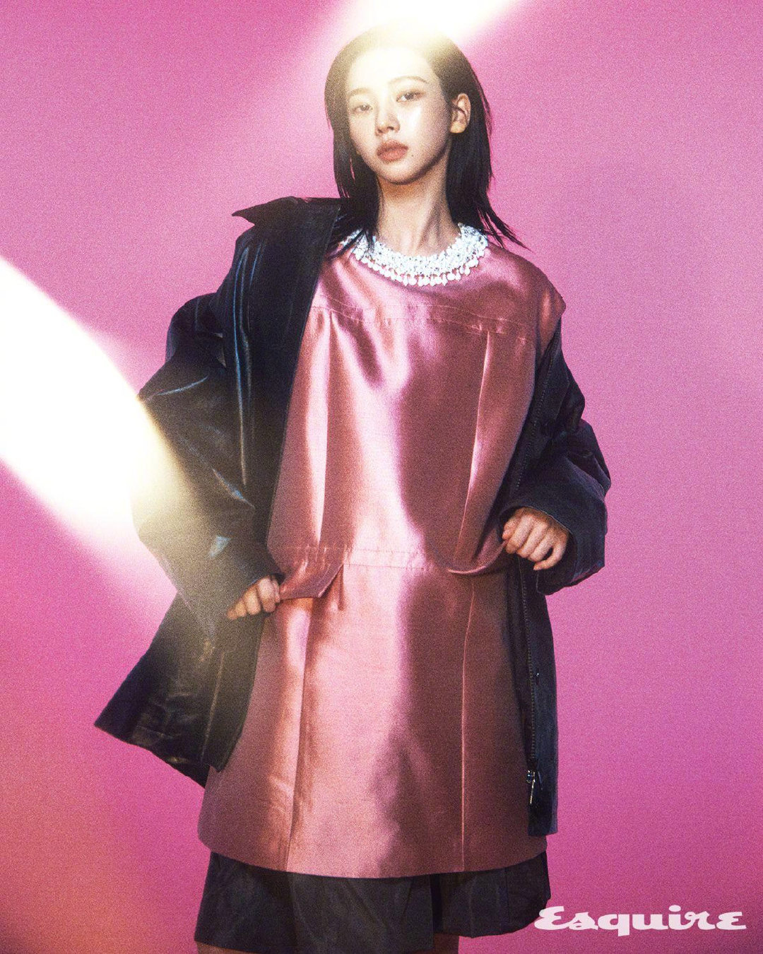 柳智敏  Esquire Korea 韩版二月刊封面画报，穿着Prada 服饰解