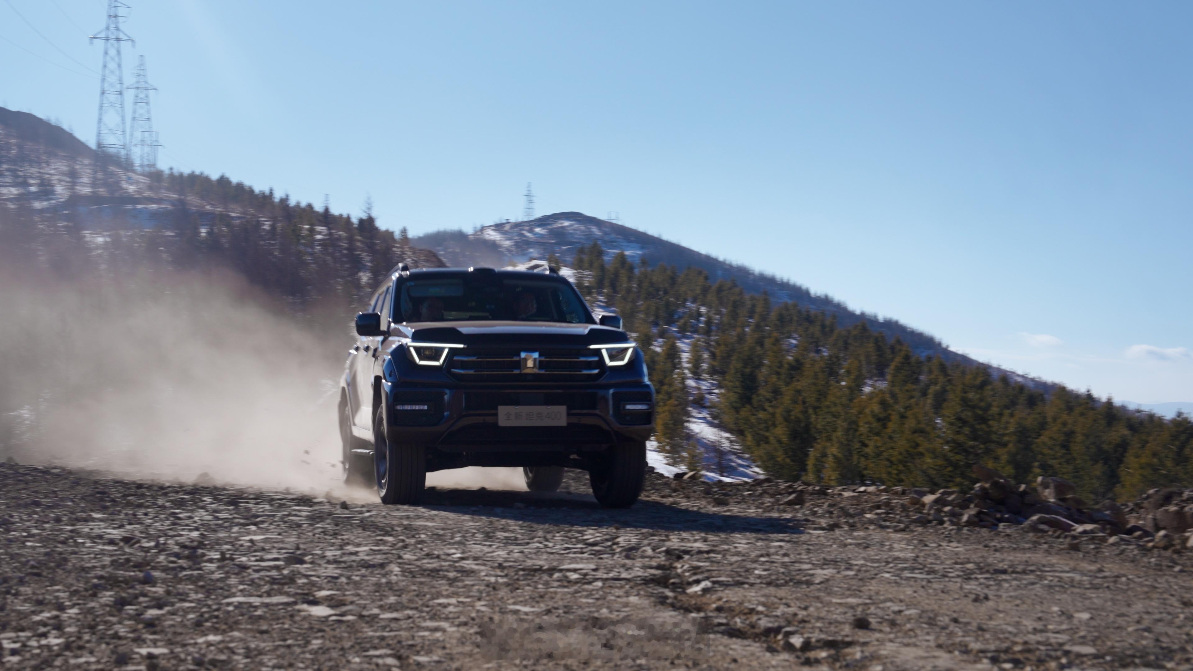 最近试了全新坦克400 Hi4-Z，改变了我们对硬派越野的小偏见。之前总觉得，硬