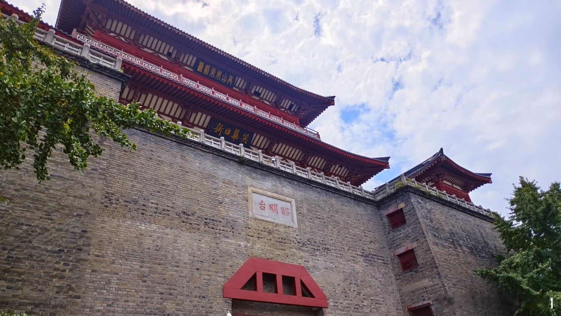 能把自己所有的学问通过行动变成丰盛的生命体验，这才是最了不起。       ——