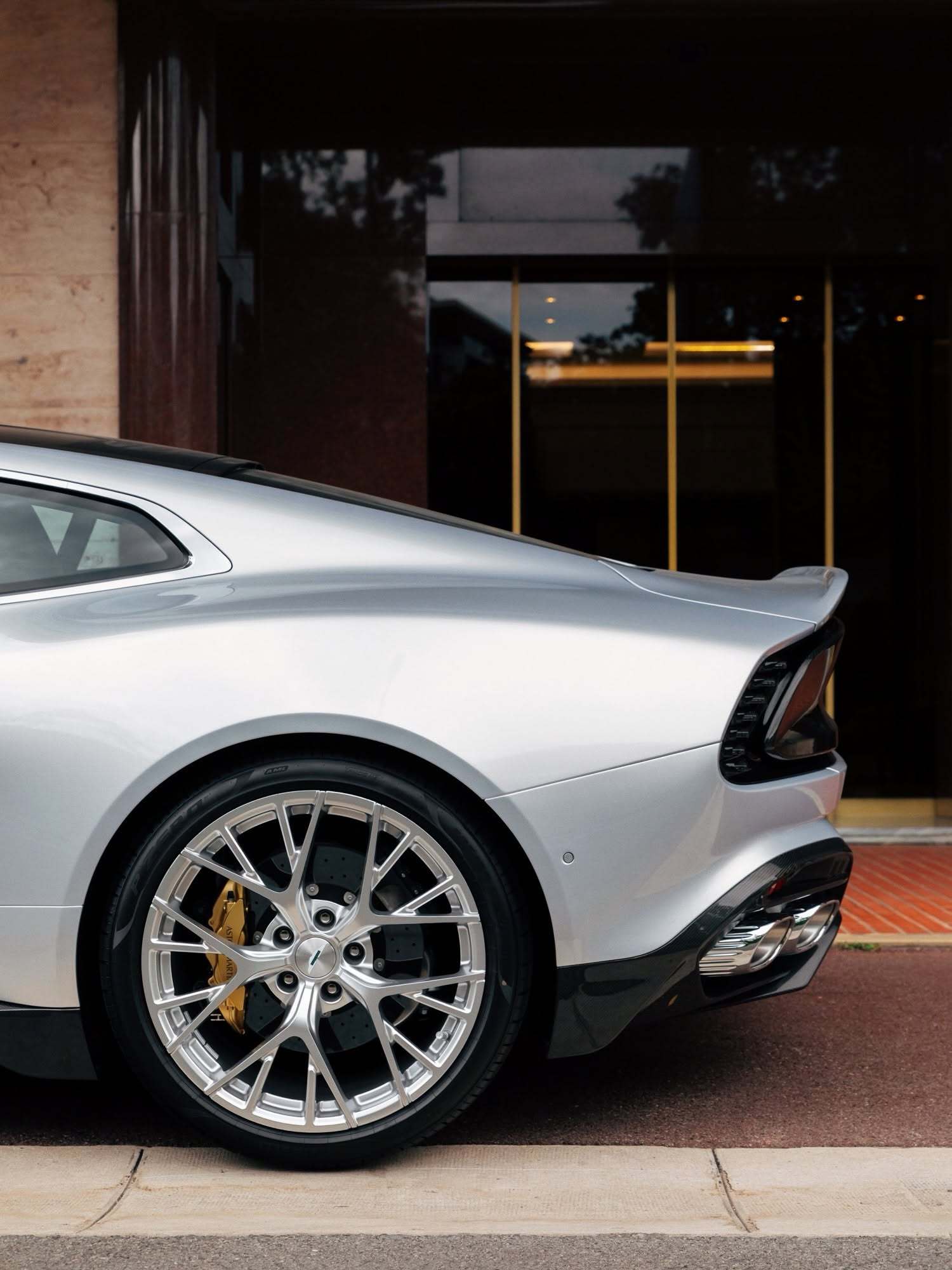 Aston Martin Vanquish阿斯顿马丁astonmartin阿斯顿