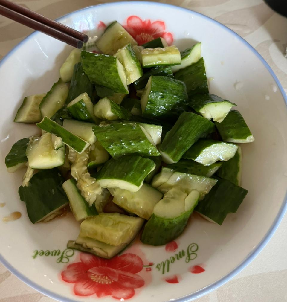 奇迹每天都在发生，
生活不会辜负认真赶路的人，你只管踏实向前，惊喜自会在途中慢慢