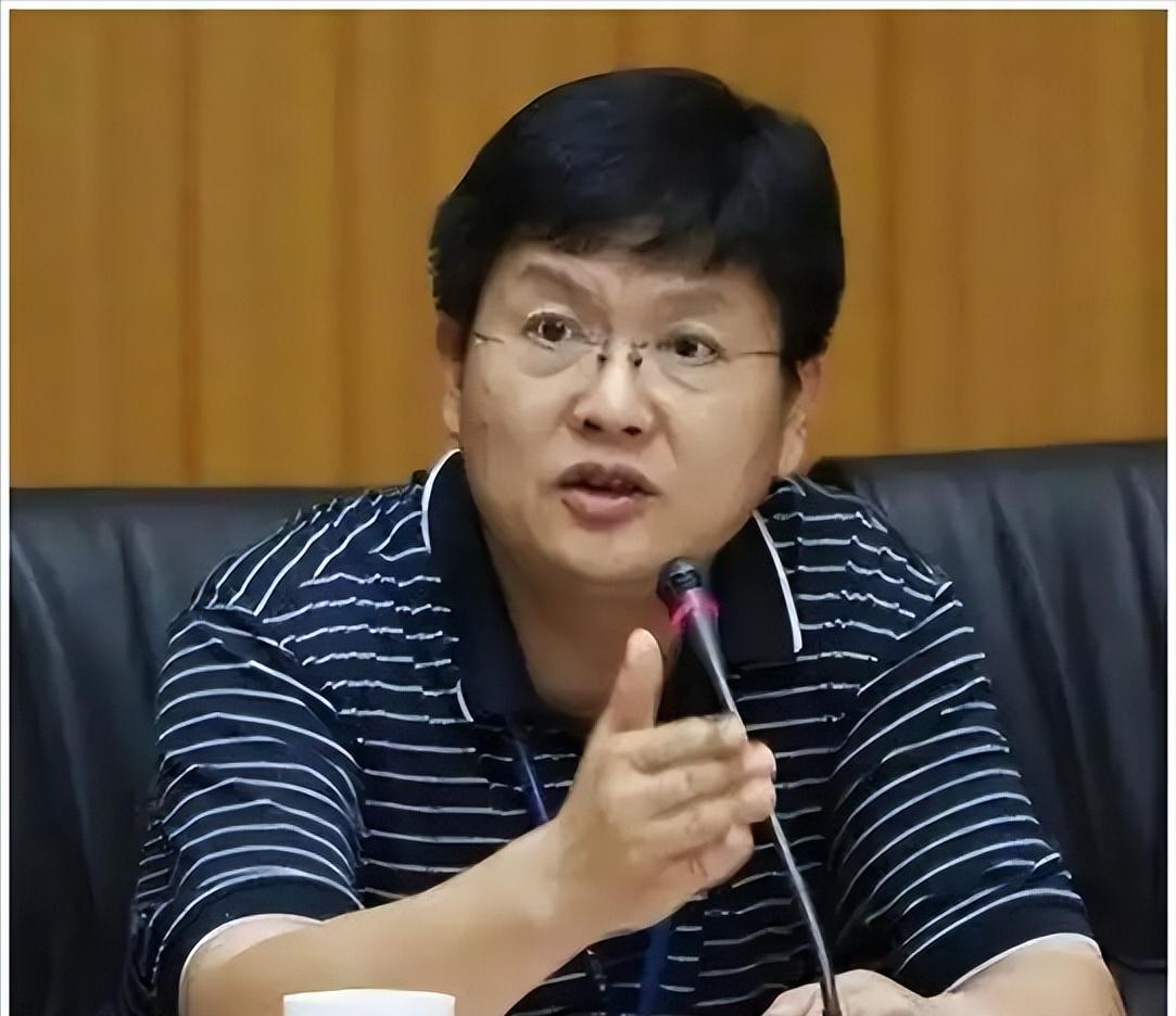 如果只是一次失言，未必会走到今天这一步；如果只是一次争议，也不至于多个平台先后出
