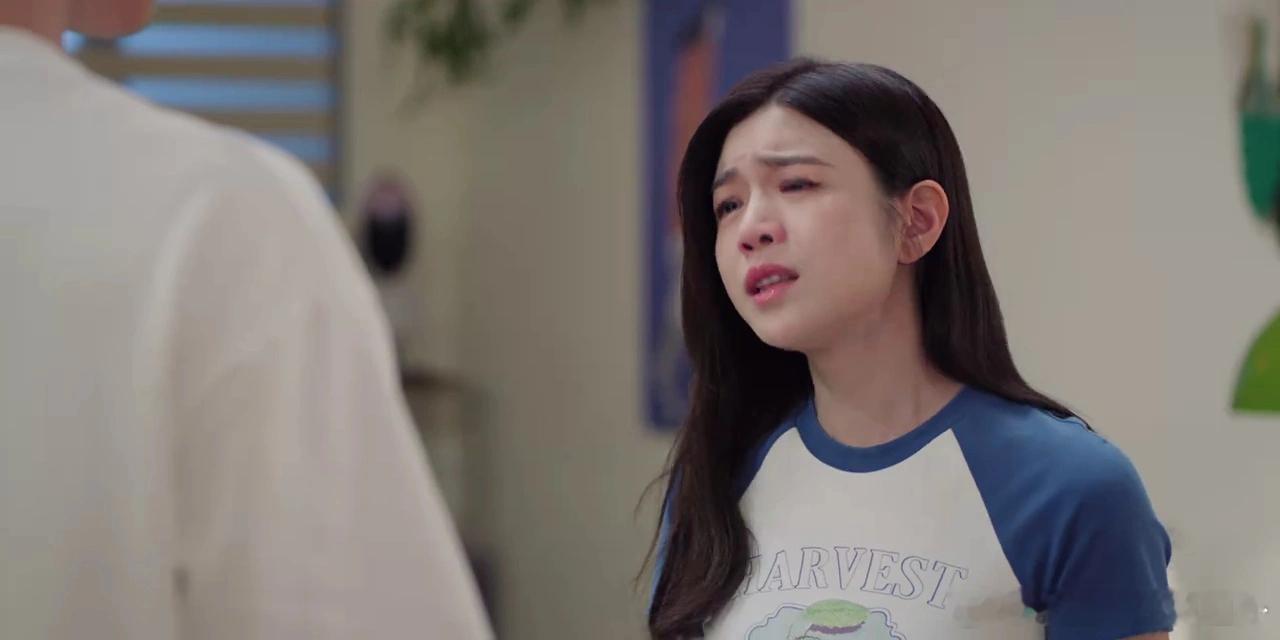 昨晚熬夜追评了《狙击蝴蝶》更新，黄天仁把分手戏拍的真好看，哭哭啼啼地也好看，甚至