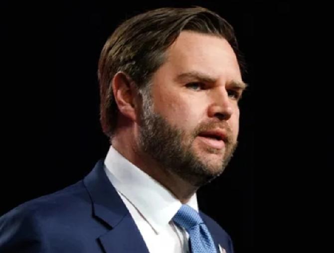 【美国副总统“翻车”：骂移民偷美国梦，妻子是印度移民】
美国副总统万斯一句话把自