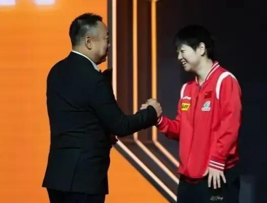 如此重要的场面，怎么能少了刘月半的身影？

12月17日，名古屋女乒年终总决赛颁
