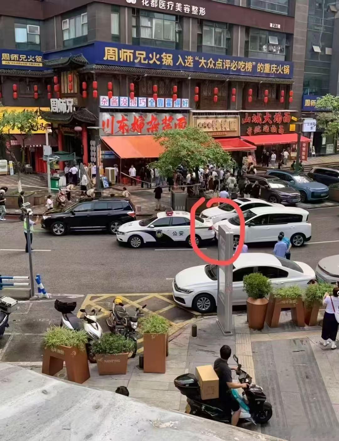 重庆人看热闹的本事是真大[泪奔] ​​​
