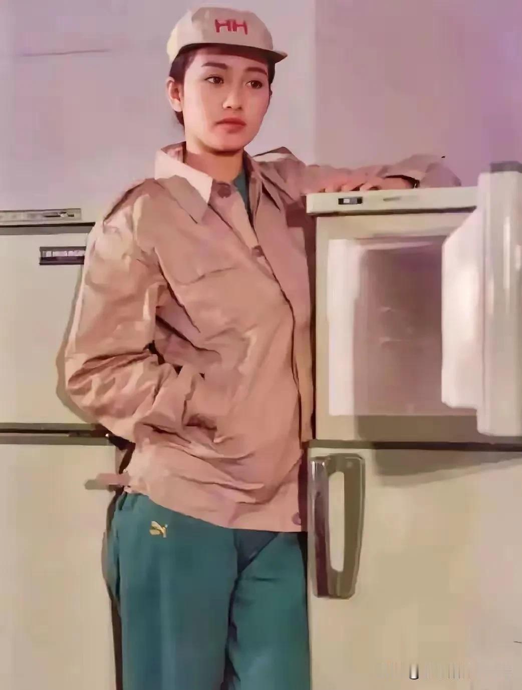 记不清啦，到底是哪儿的广告呢？要是海尔的，那肯定是个大牌子，说不定还是公立的呢。