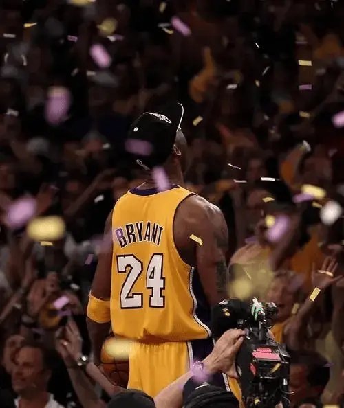 科比vs魔术师，谁才是湖人队史最佳球员？[疑问][疑问][疑问]#nba开心大集