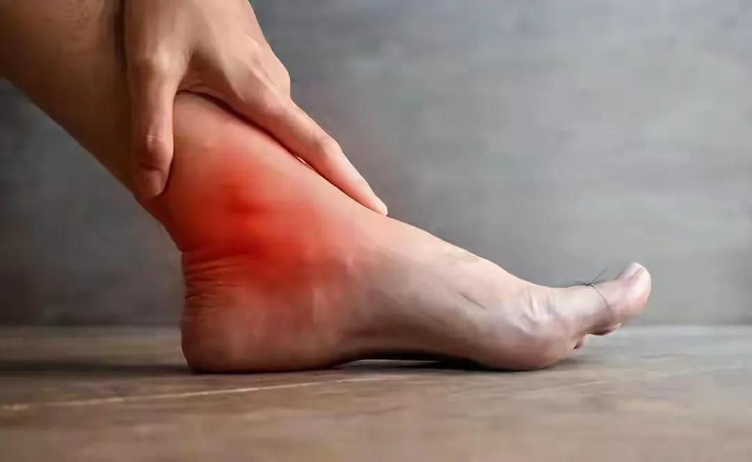 别再以为痛风是老年病！第四高正在悄悄盯上年轻人！
 
高血压、高血脂、糖尿病，大