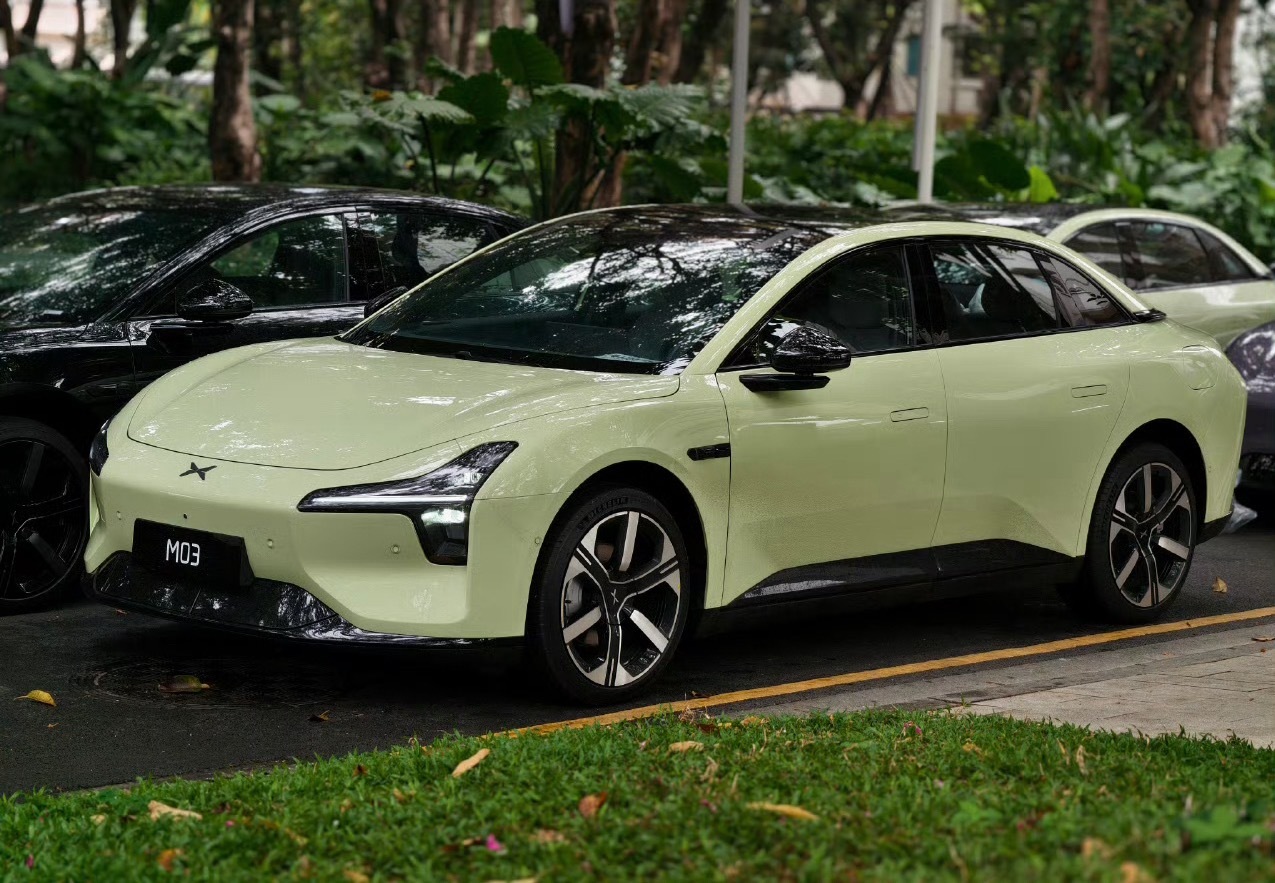 好春天的颜色小鹏MONA新款这个牛油果绿色真的好嫩！ 