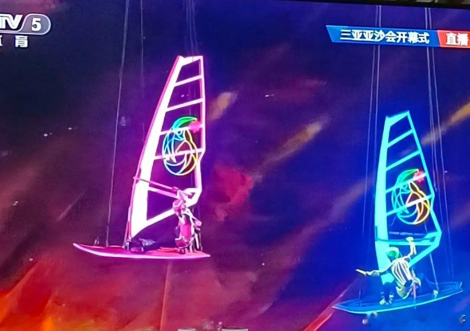 亚沙会黎巴嫩代表团挥舞国旗自信微笑三亚亚沙会开幕了！中国队开门红，沙滩上的运动会