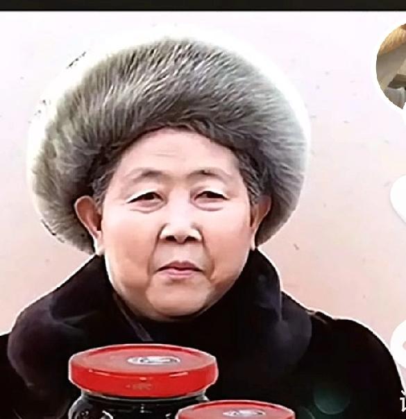 78岁陶华碧“救子”封神：
三年把跌穿的老干妈拉回54亿巅峰，
凭3招干翻网红辣