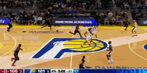 贾巴里史密斯三分！！打进！！！ 