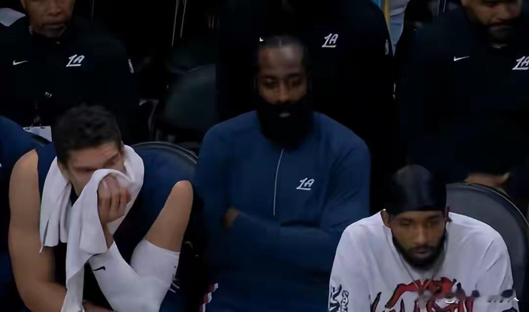 保罗被裁竟然是保罗与主教练泰伦卢之间的矛盾所导致的。看看快船已经烂到什么样子了！