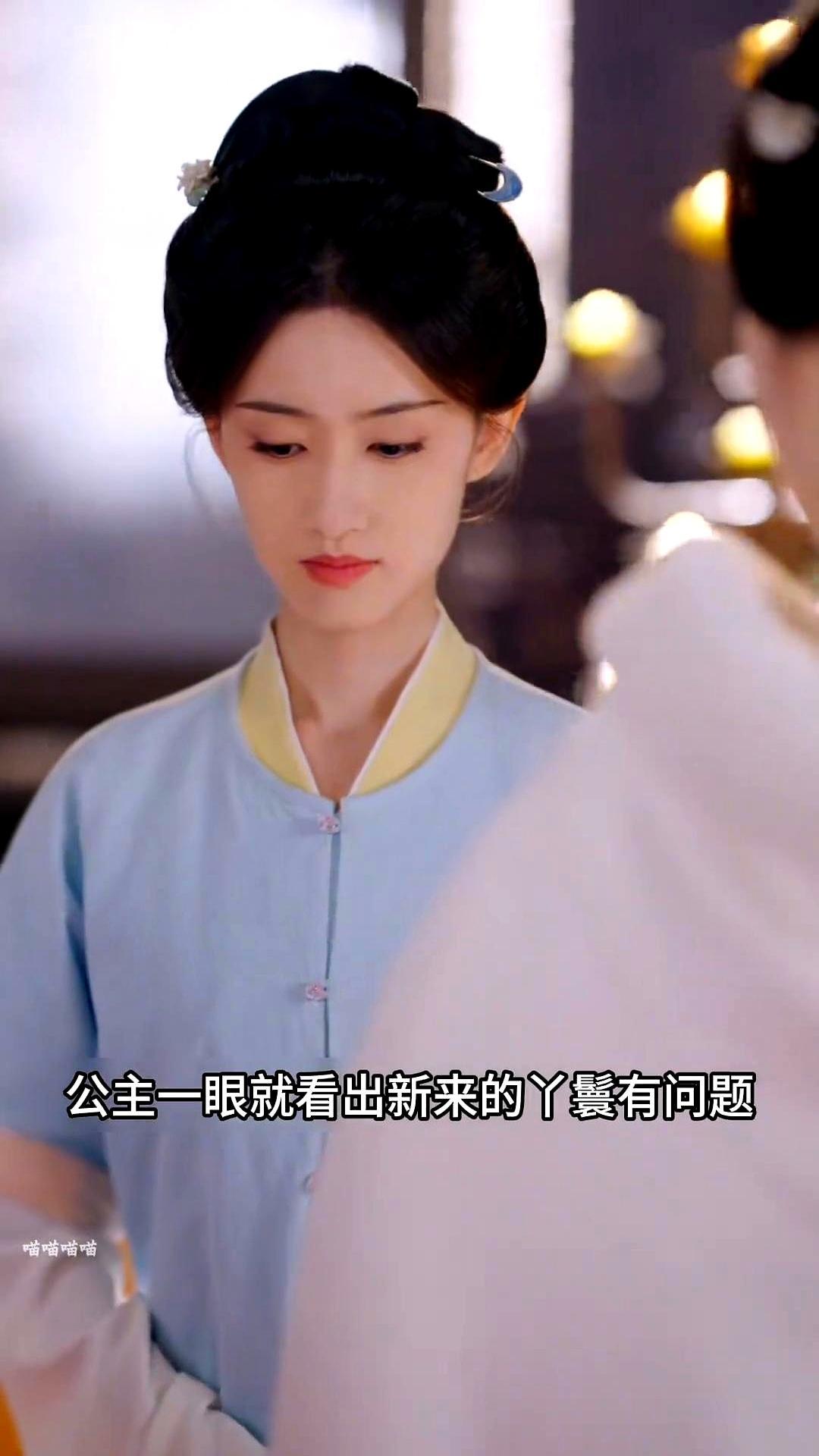 粗木棍砸碎丫鬟后脑勺，从她贴身肚兜里拽出那块带着体温的羊脂玉佩时，你猜怎么着？