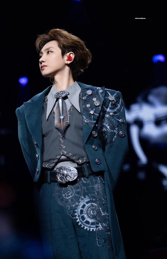 汪苏泷被男粉喊老公的反应 墨尔本演唱会最大赢家——那位喊“老公”的男粉。汪苏泷一