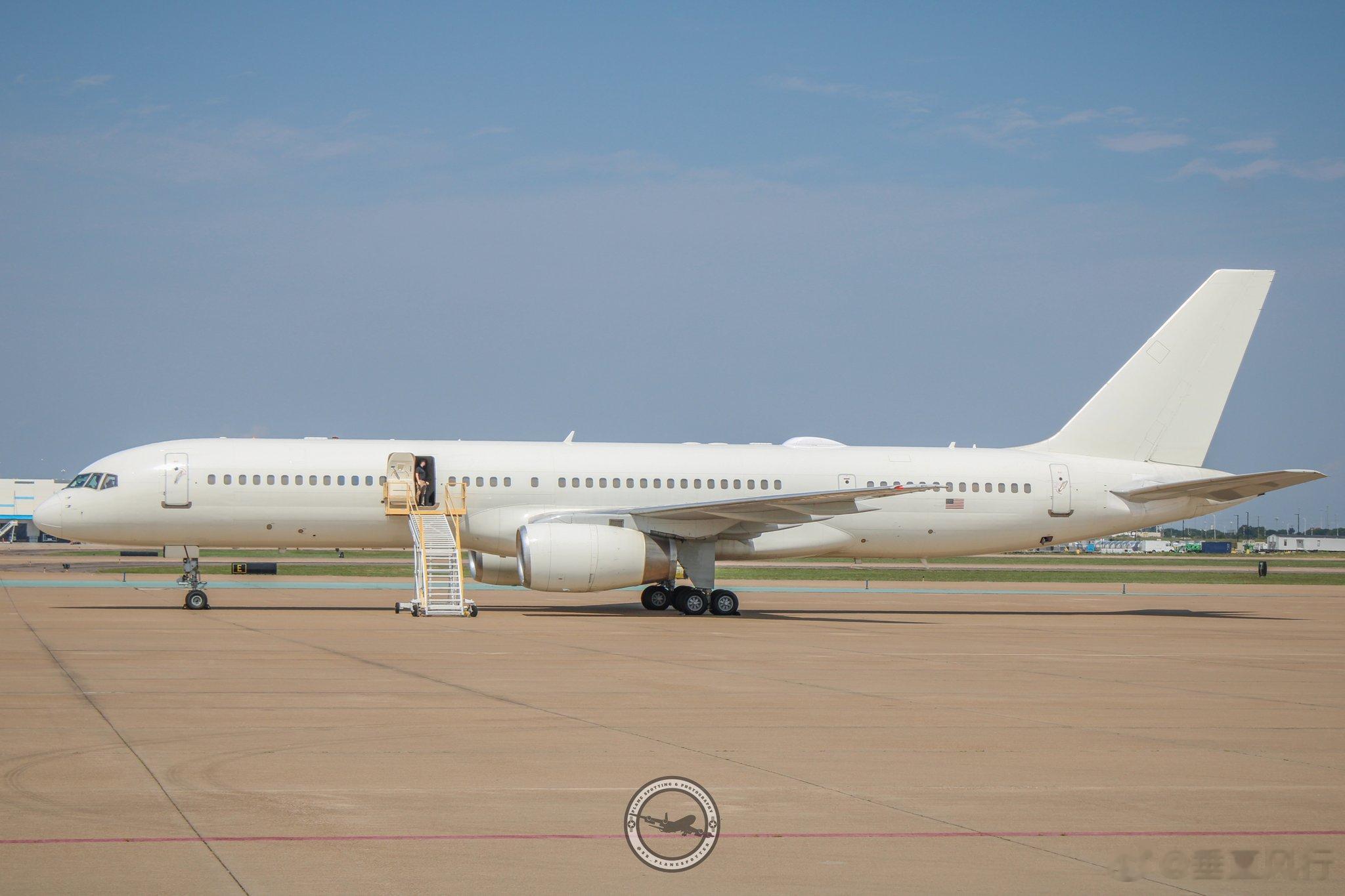 三无C-32B，机号被抹，可能是00-9001，呼号