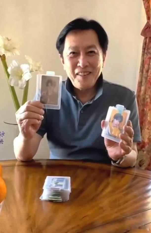 起猛了唐国强都出小卡了 一大早直接看愣，唐国强老师居然推出小卡，细节设计很用心。