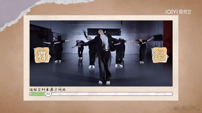 一路繁花芭莎大片  重磅来袭！在烂漫花丛间， 贺峻霖一路繁花大片  为我们呈现了