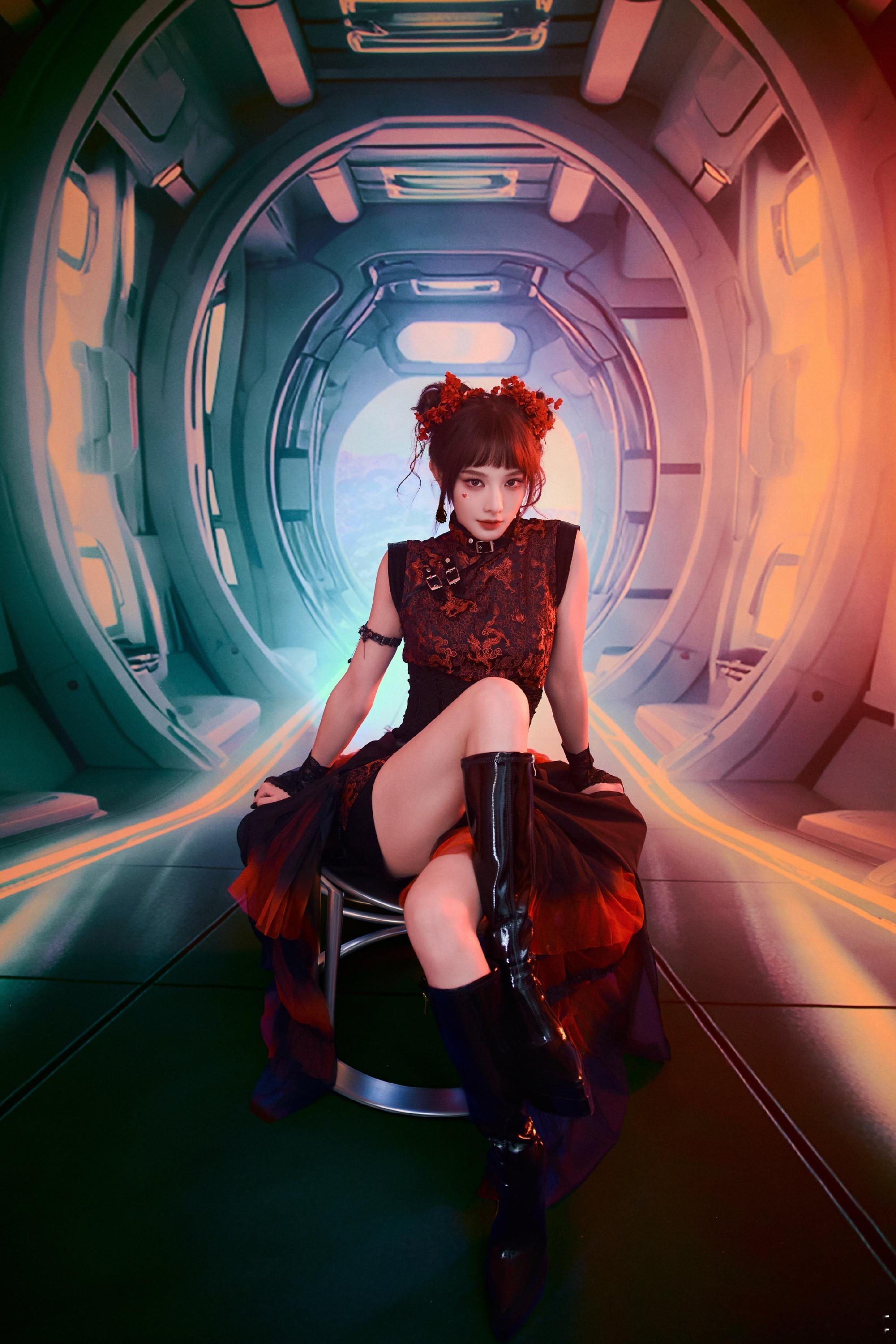 彭小苒谁家福娃跑出来了 彭小苒这是谁家福娃跑出来了，过年就要福气满满，好喜庆啊 