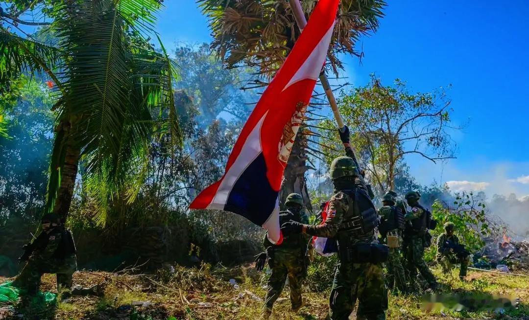 泰柬边境突发大动作！泰国无人机深夜端掉柬军高层，报复来得真快！
 
12月18日