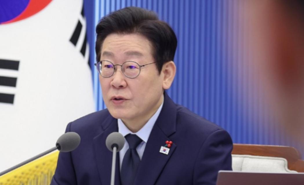 李在明回国后，他将反对党的金美娜移交检方，理由是后者涉嫌诽谤总统以及其他工作人员