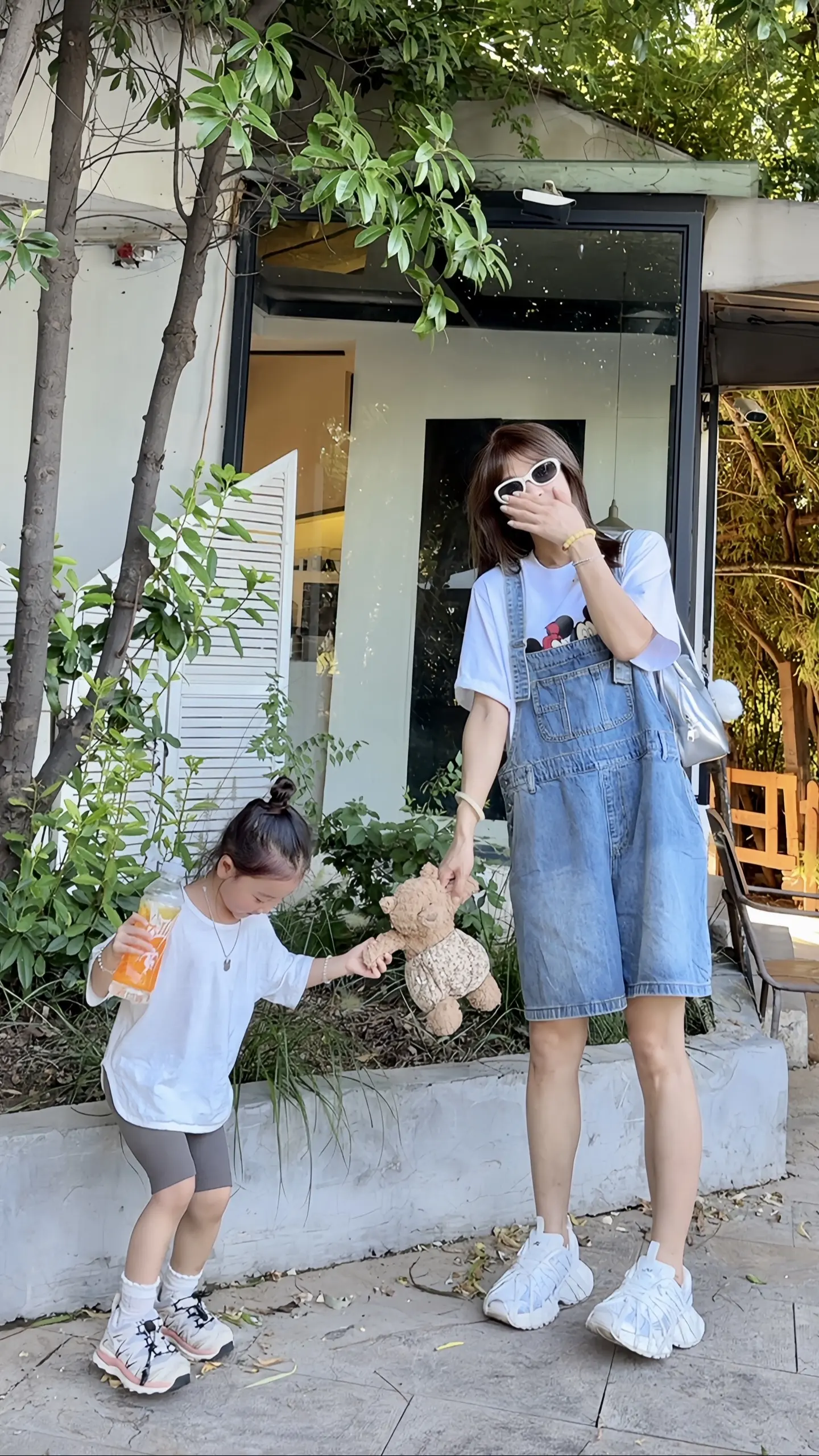 给她留手足 不如多给她些富足 说实话女儿生下来的那一刻 我就已经在想着...