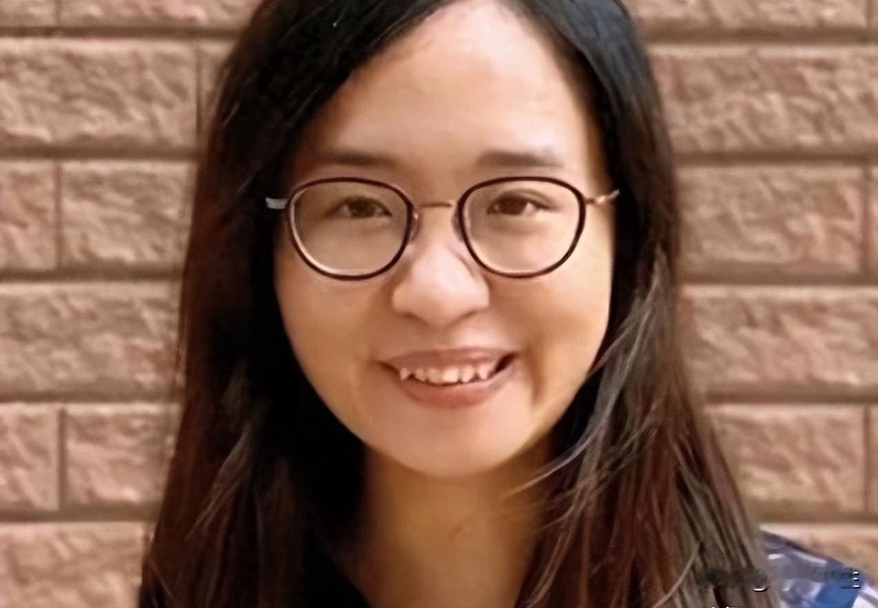 两年前，乱港分子何依琼决定从香港移居至英国。然而，仅在抵达英国之后仅过了半年，她