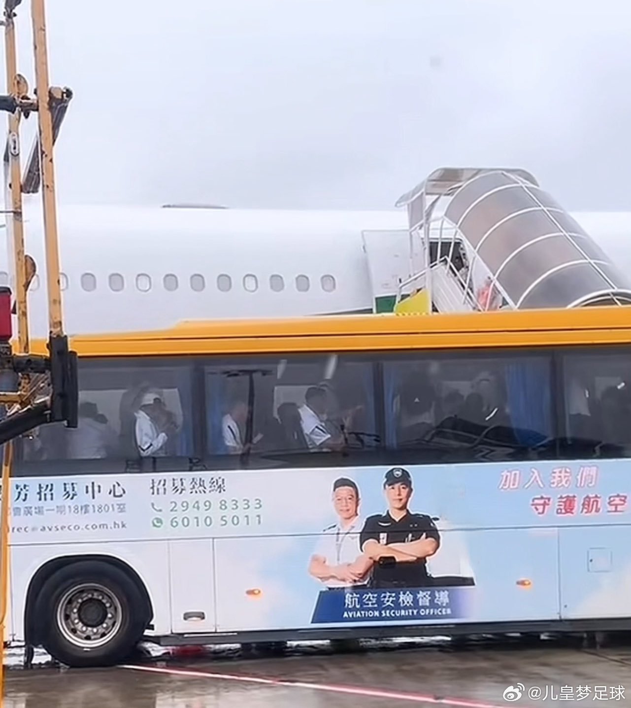 C罗[超话] 来了！来了！C罗目前已随利雅得胜利抵达香港！C罗利雅得胜利沙特超级