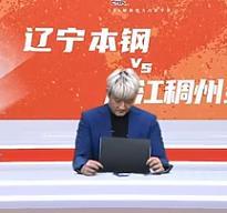 丛明晨第一次解说显得非常紧张，跟杨鸣和继伟没法比，就是跟郭艾伦也没法比，小丛本来