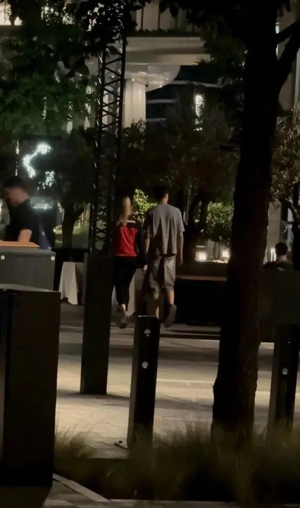 排坛姐弟恋+1 天才二传尼科洛夫恋爱对象曝光 是塞尔维亚女排主力近日，排坛出现了