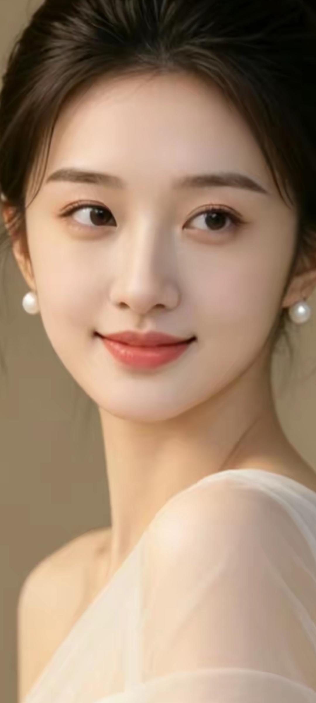 温柔微笑，珍珠耳环，优雅气质，完美妆容，女神范儿十足！💄💍✨