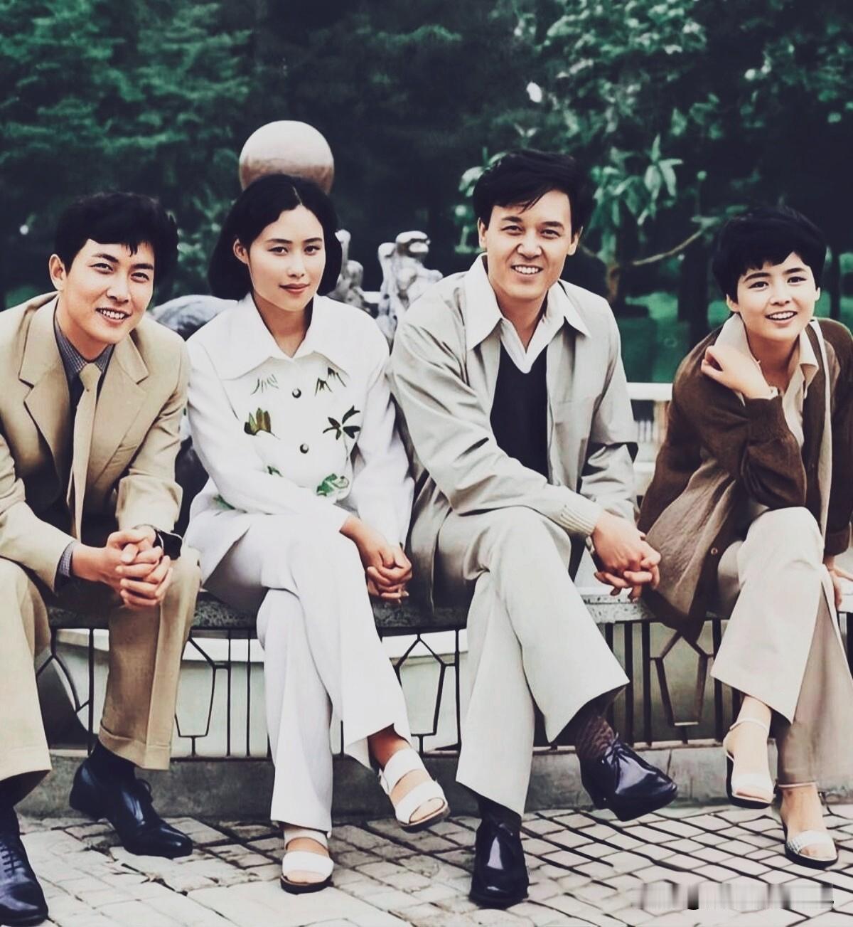 80年代内娱天花板✨你认识吗

风华正茂的老戏骨，你认识几位八十年代合影 老照片