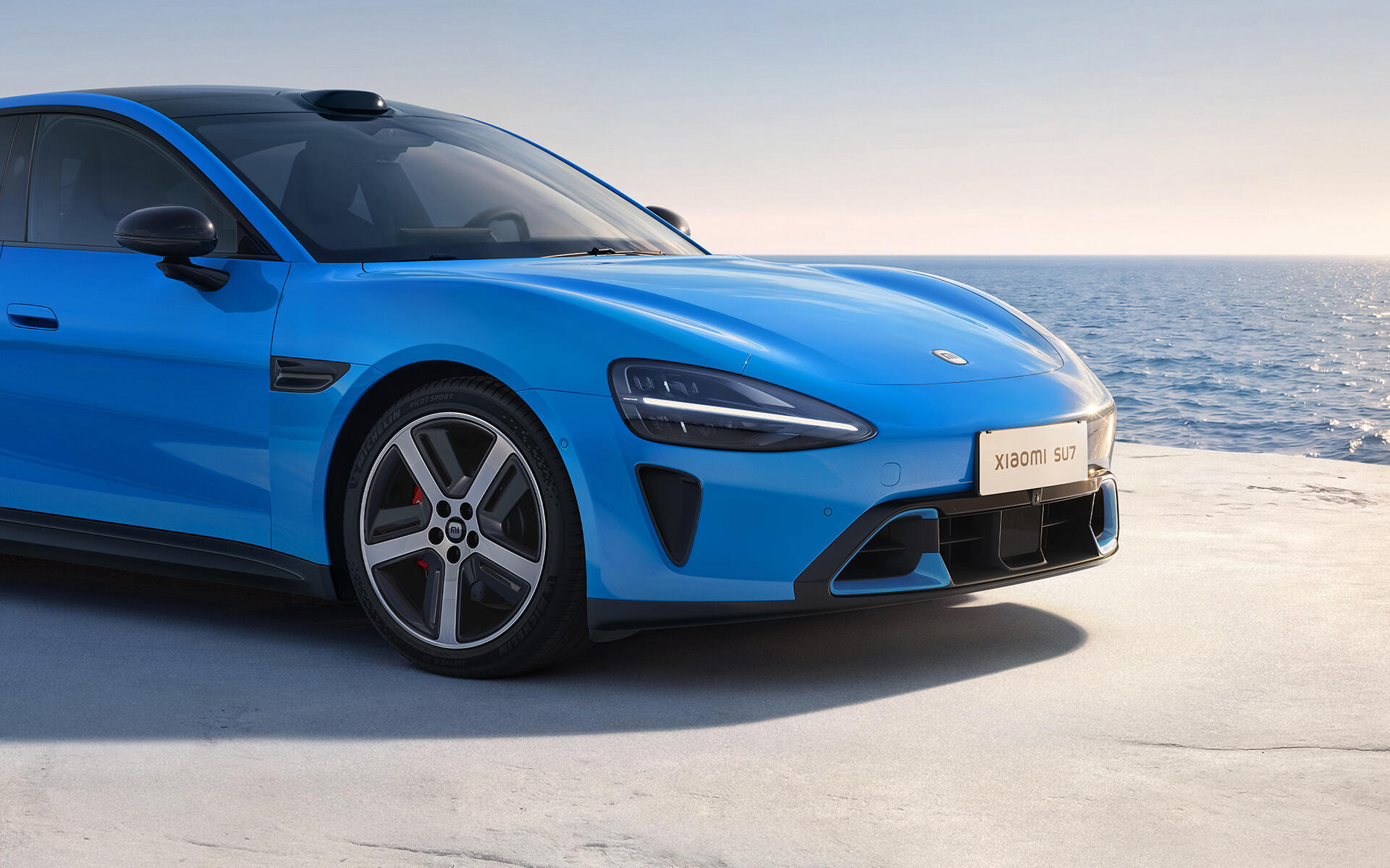 新SU7性价比确实可以小米把老款高配的激光雷达干到了全系标配，这下选配的科技感变