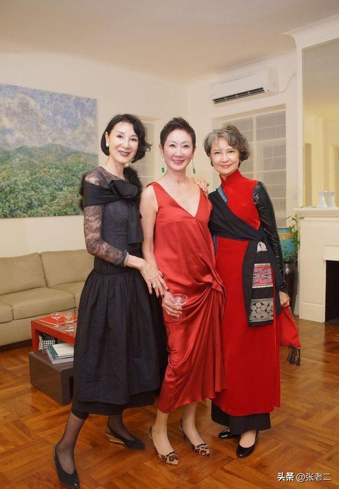 阿姐施南生

         大家都尊称施南生一声阿姐，她是香港影坛最靠谱的幕