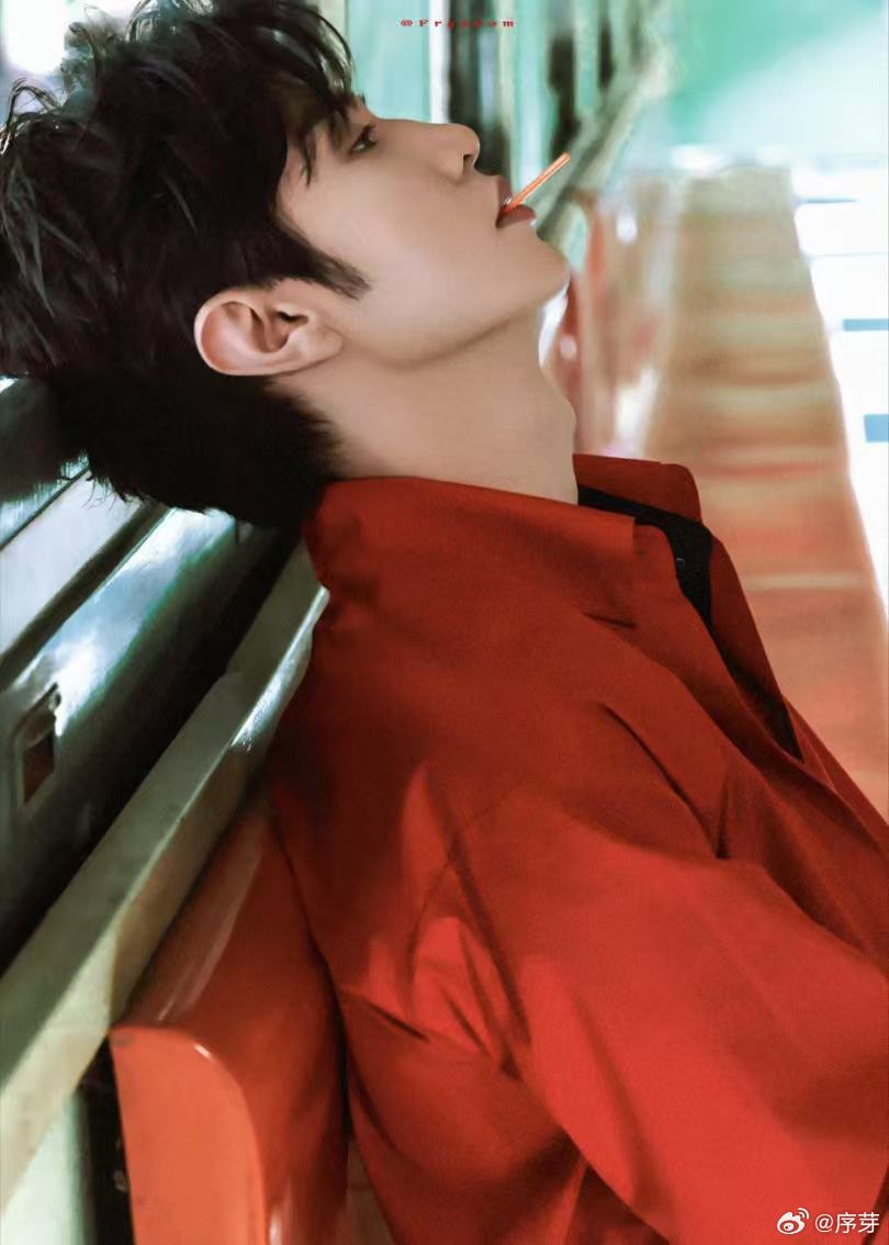 陈哲远仰拍也如此权威陈哲远有0个死角仰拍镜头最考验颜值，陈哲远不仅没崩还更显气场