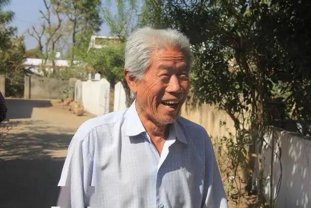 让“同志”称呼回归主流，让向雷锋同志学习成为风尚！“同志”二字，藏着穿越时空的温
