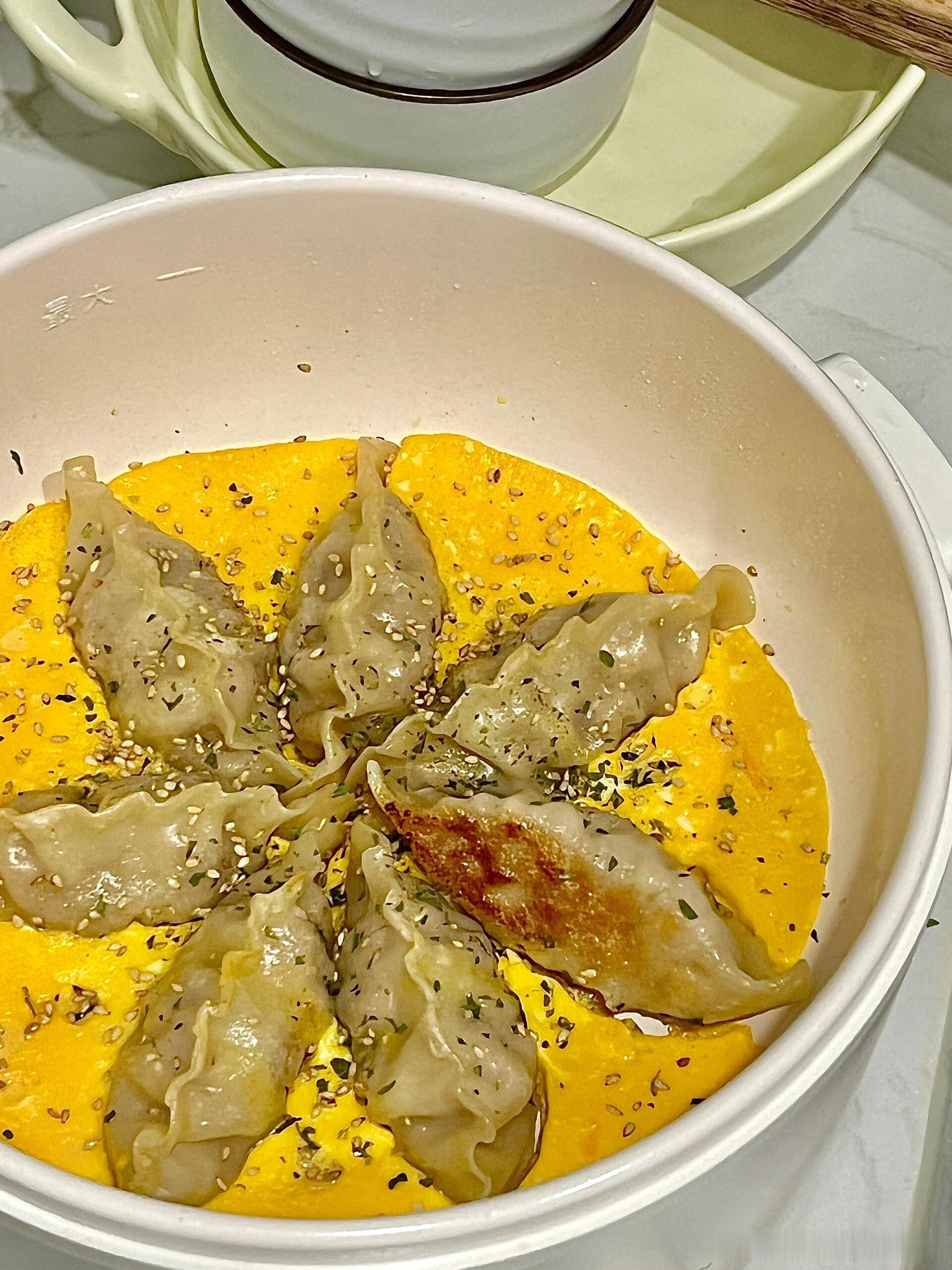 抱蛋饺子是哪个打工人 宿舍党还没发现速冻饺子🥟伟大发明 让我们能在短时间内吃上