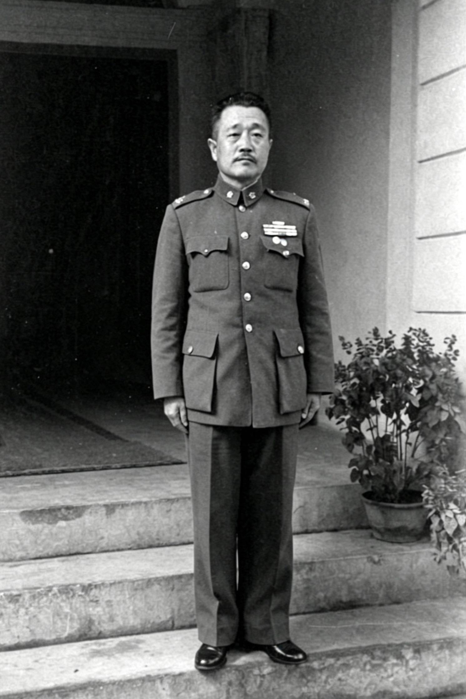 徐州剿总副总司令：杜聿明。