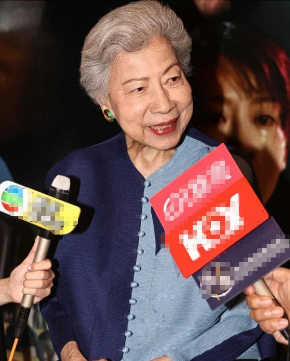 91岁“裘千尺”被TVB除名！

她拄拐说出真相，全网都错怪TVB了？

罗兰被